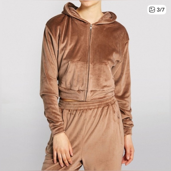 SKIMS Tops - Skims Cropped Velour Hoodie in Sienna Size Small Loungewear Hoodie Jacket